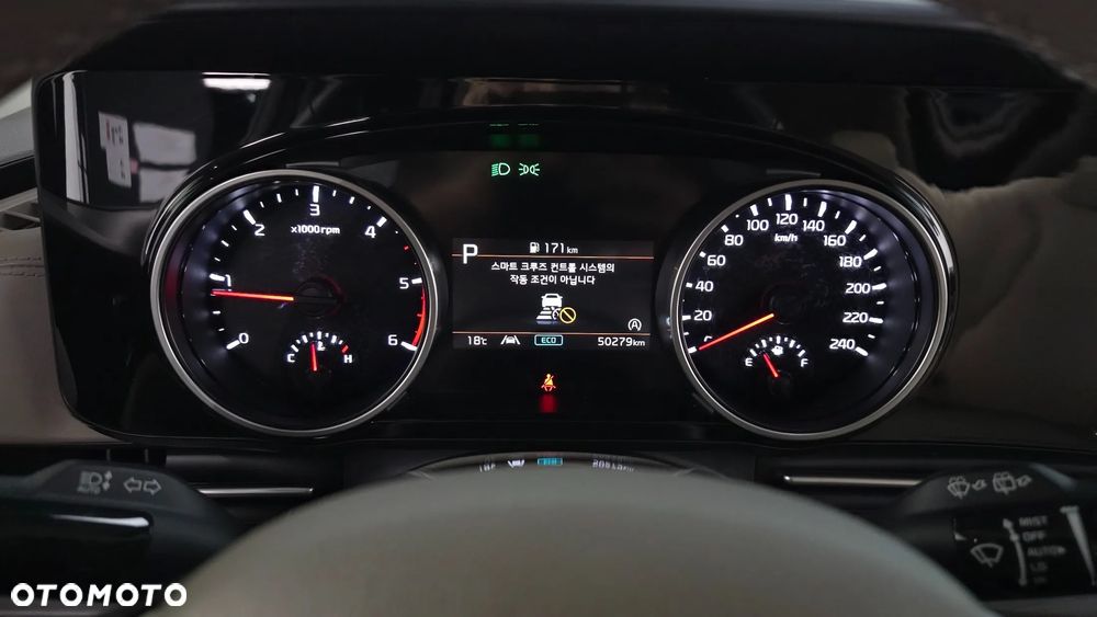 Kia Carnival - 18