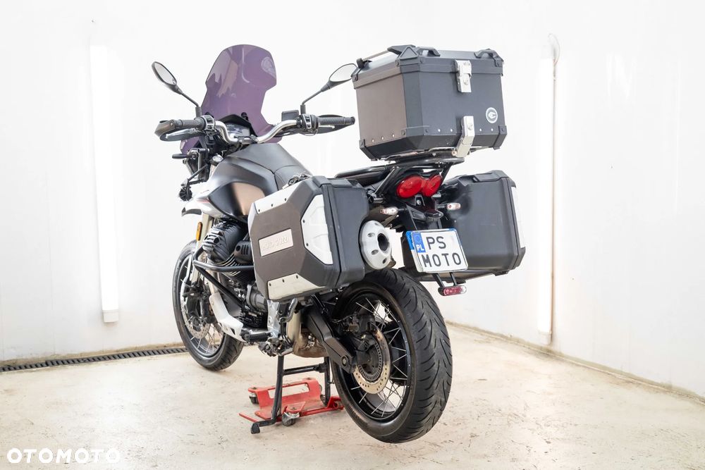 Moto Guzzi V85 - 8