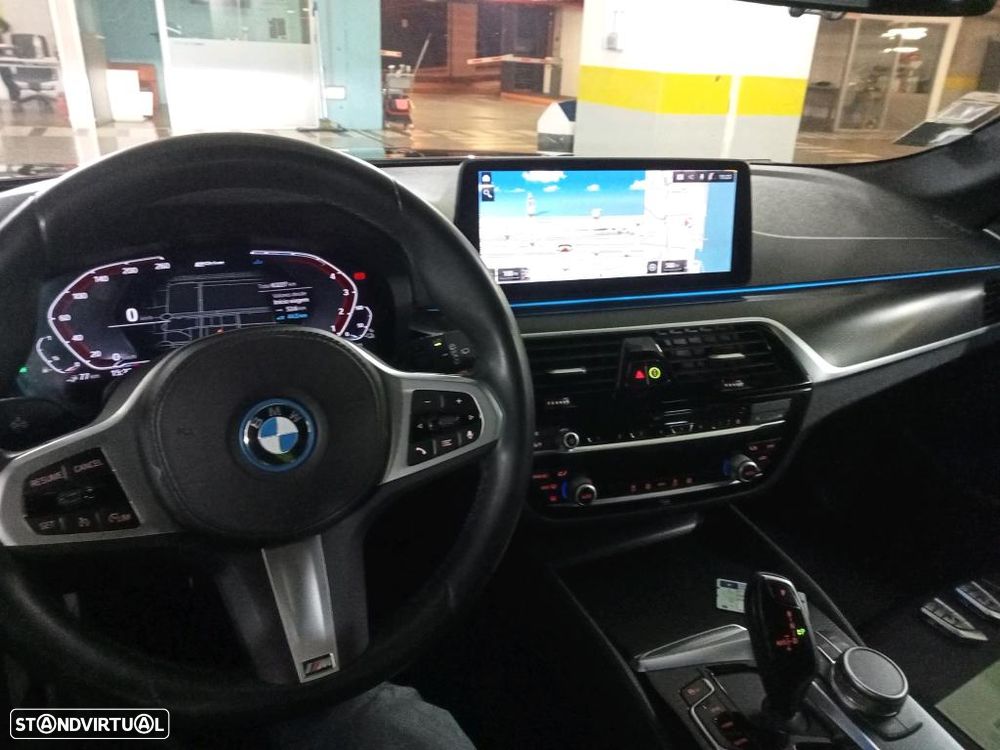BMW 520 e Pack M - 8