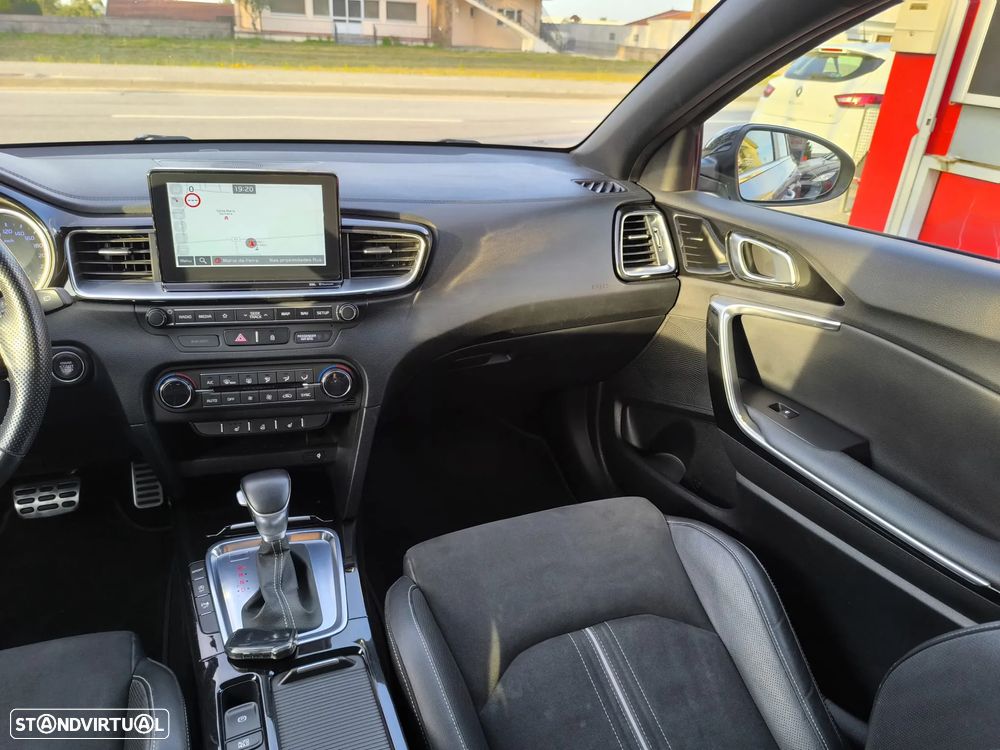 Kia Ceed 1.6 CRDi GT Line 7DCT - 36