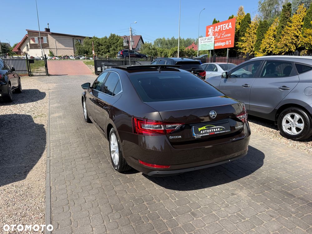 Skoda Superb 2.0 TDI Style - 38