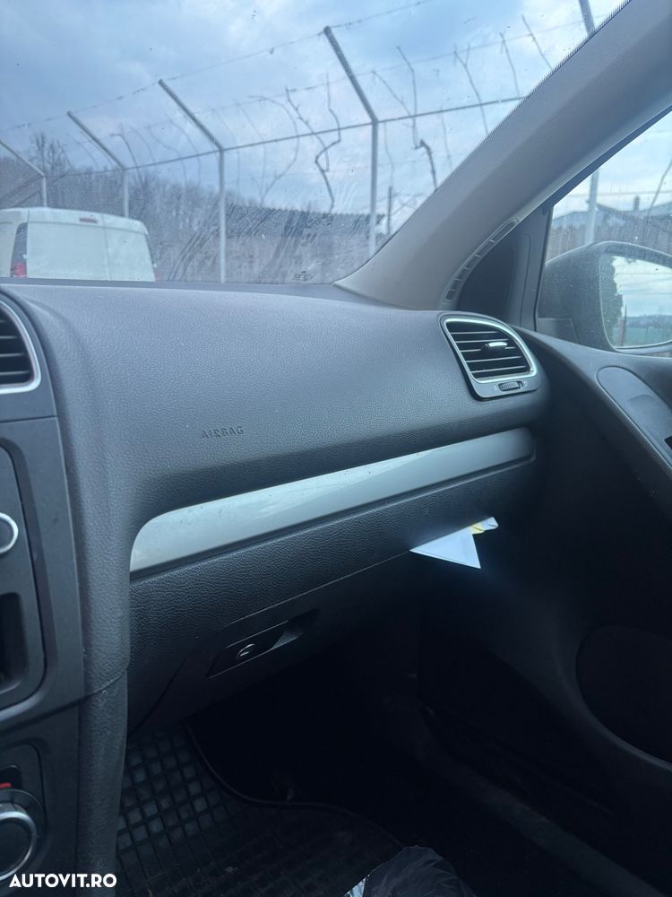 Volkswagen Golf - 11