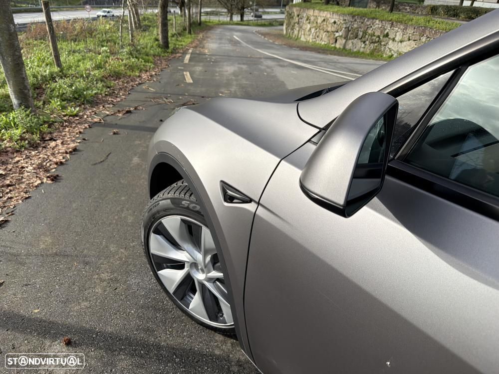 Tesla Model Y Long Range Dual Motor AWD - 17