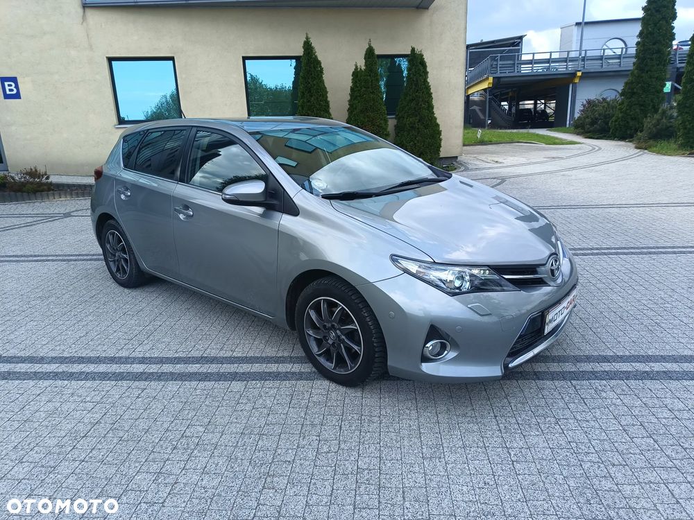 Toyota Auris 1.6 Valvematic Executive - 1