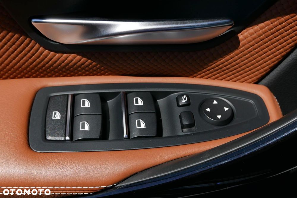 BMW Seria 3 330i M Sport - 39
