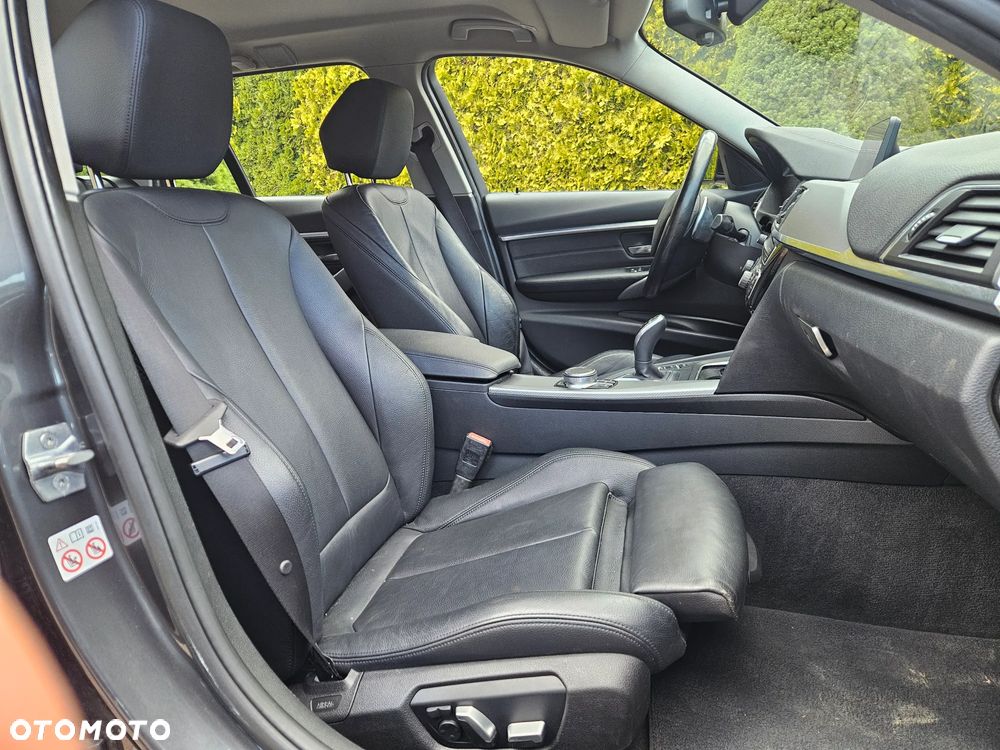 BMW Seria 3 320d xDrive Sport Line Shadow sport - 36