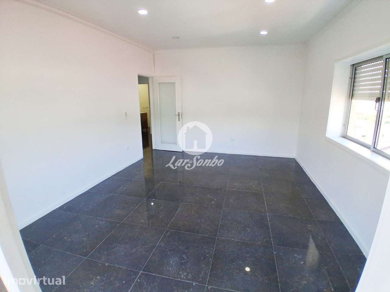 T3 Remodelado com 3 Frentes, Varandas, Elevador e Garagem | Fânzere... - Grande imagem: 3/20