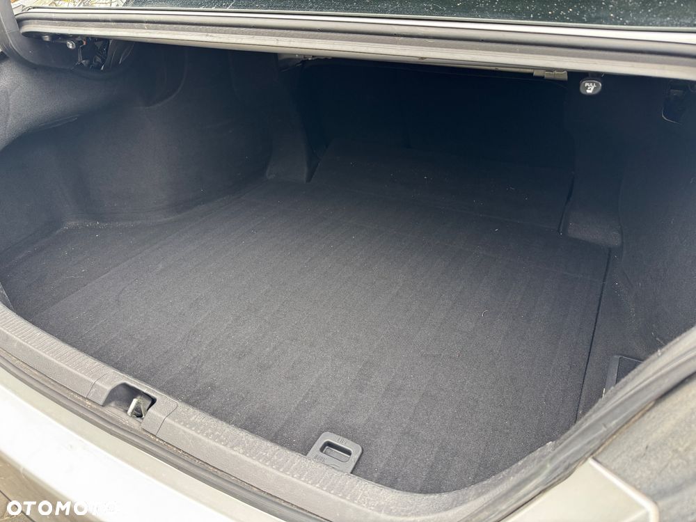 Toyota Camry 2.5 Hybrid Executive CVT - 30