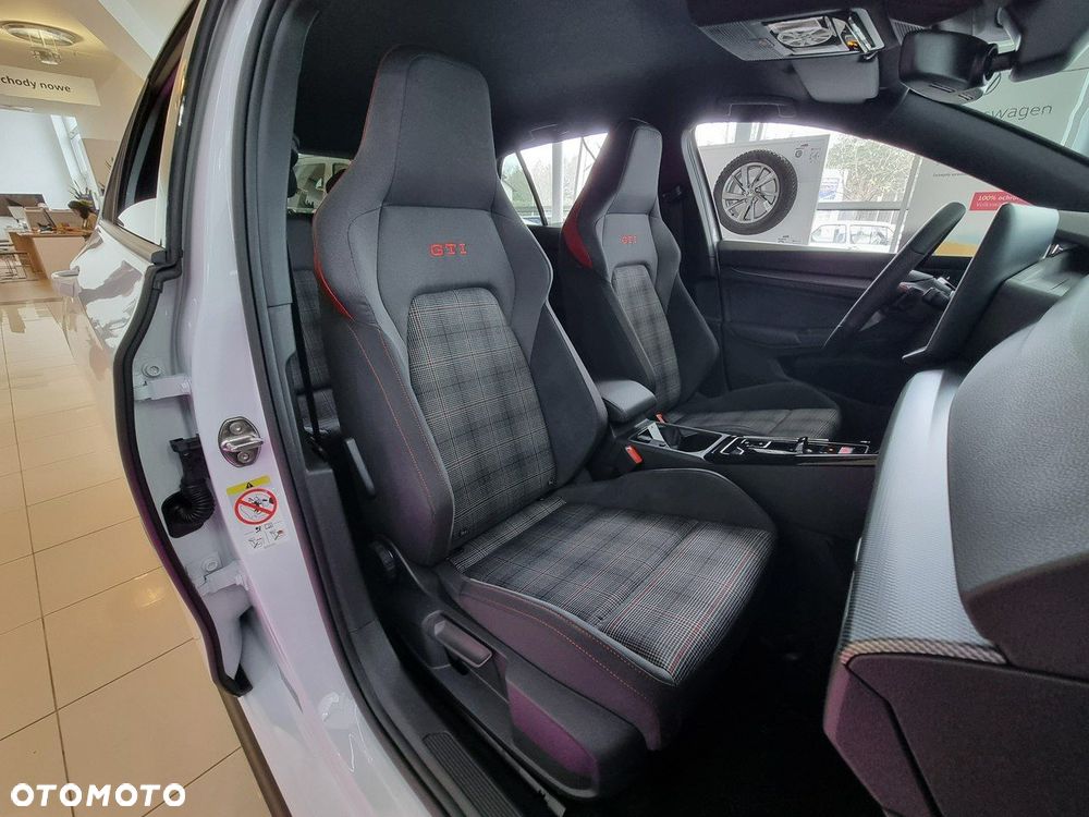 Volkswagen Golf - 16