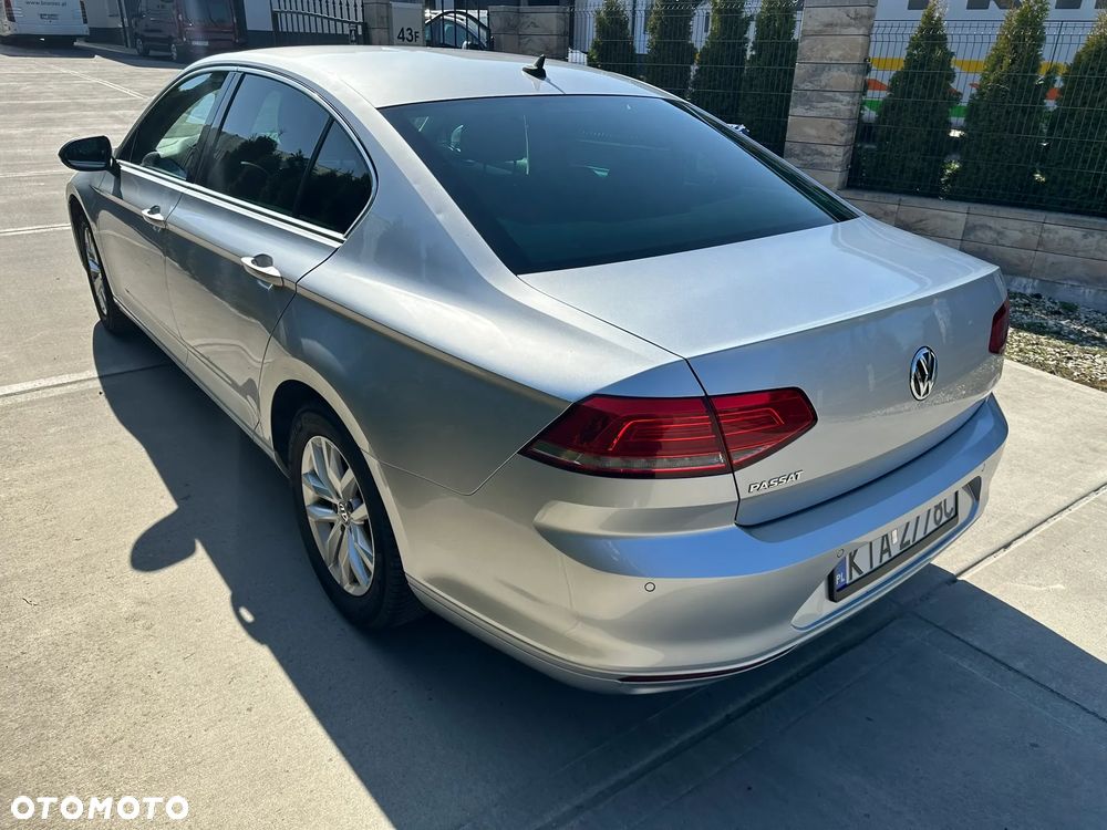 Volkswagen Passat - 4