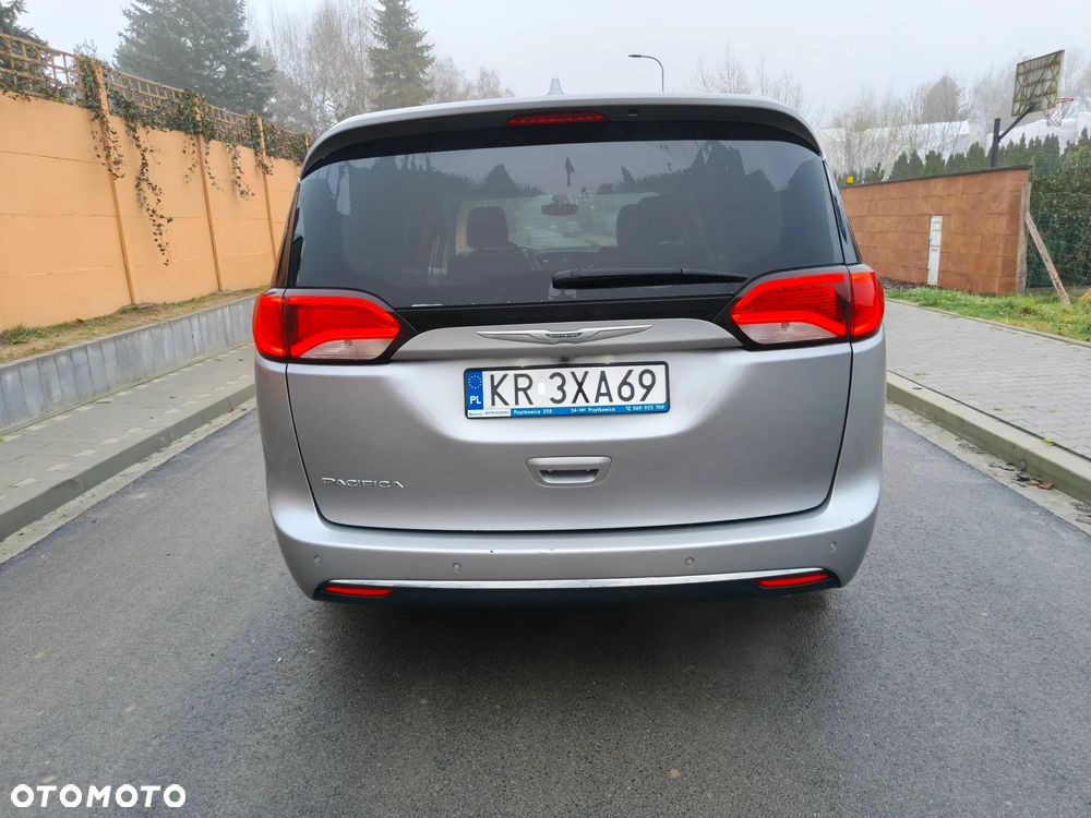 Chrysler Pacifica - 4