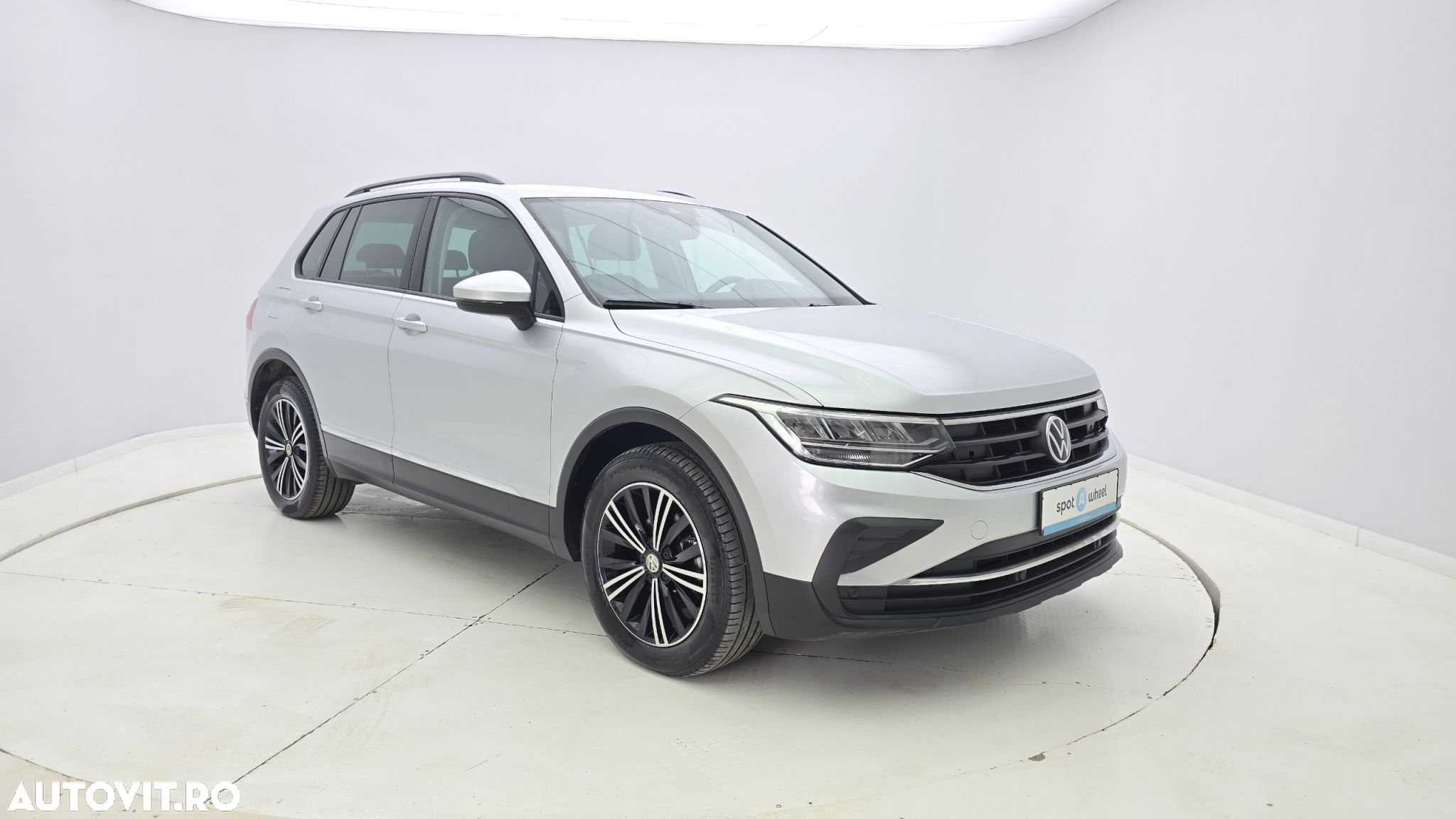 Volkswagen Tiguan - 5