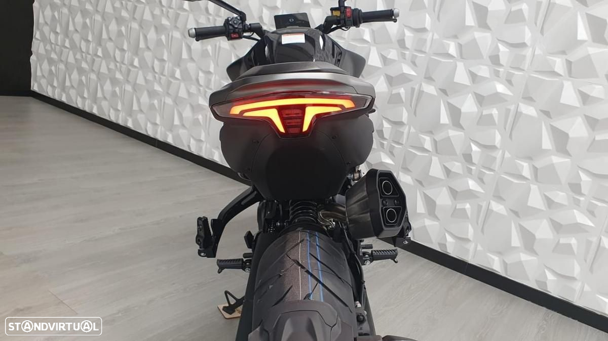 CF Moto 800NK - 2