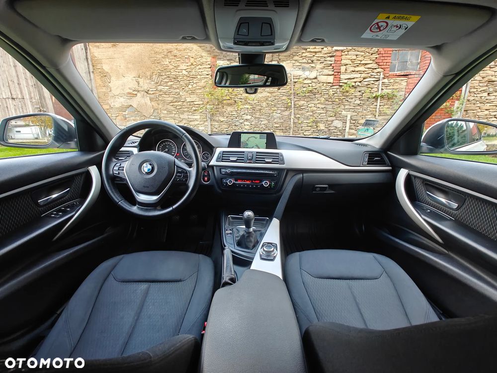 BMW Seria 3 320d xDrive - 14
