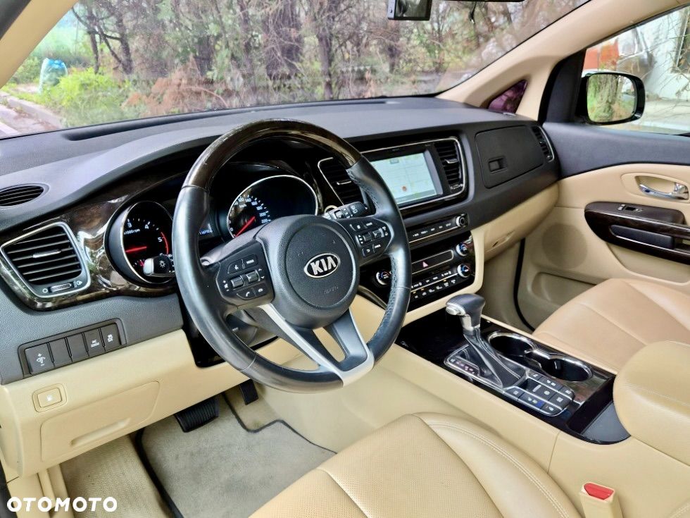 Kia Carnival - 7