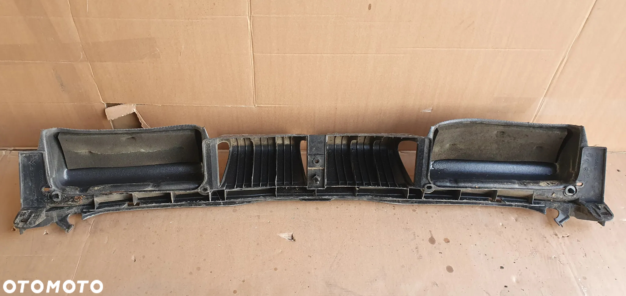 Ślizg zderzaka tył tylny środkowy Citroen C3 9642635377 - 4