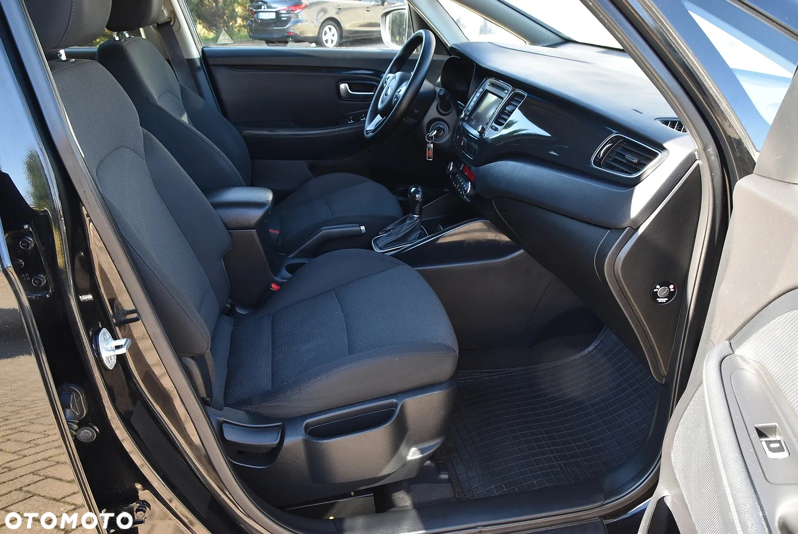 Kia Carens - 39
