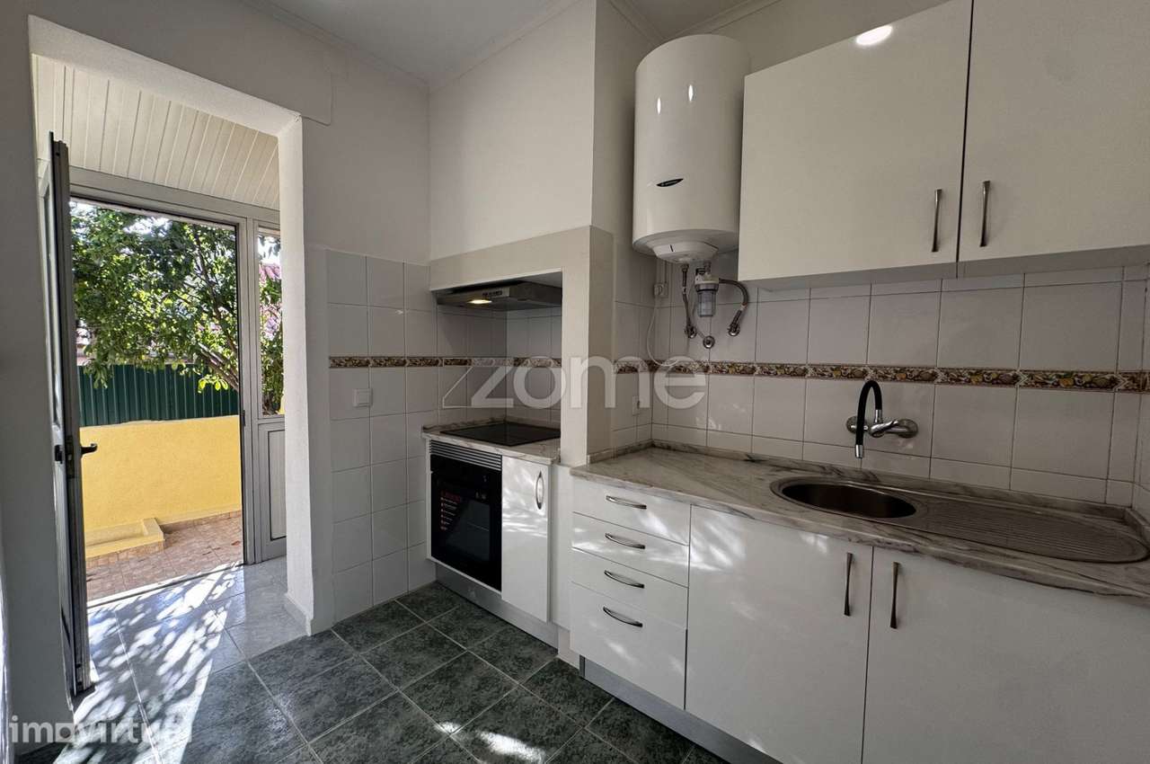 Moradia para arrendamento | T2 Venda Nova, Amadora - Grande imagem: 2/9