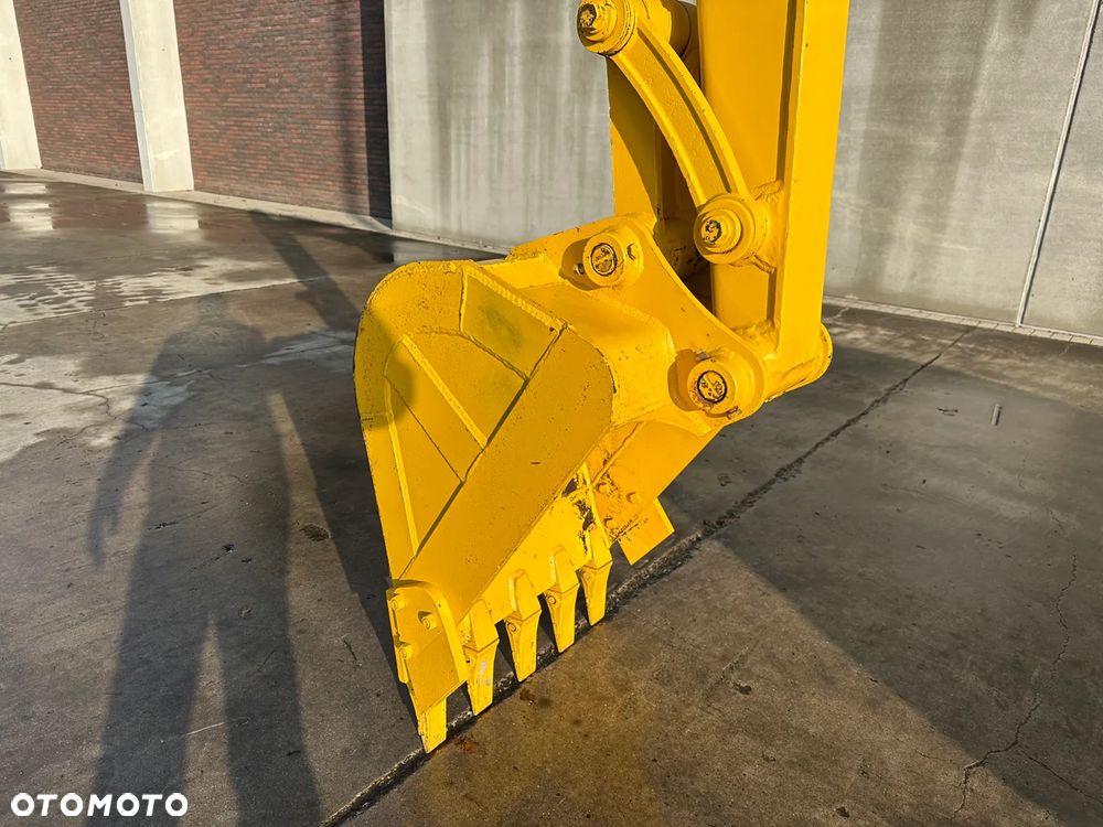 Komatsu PC56 - 27