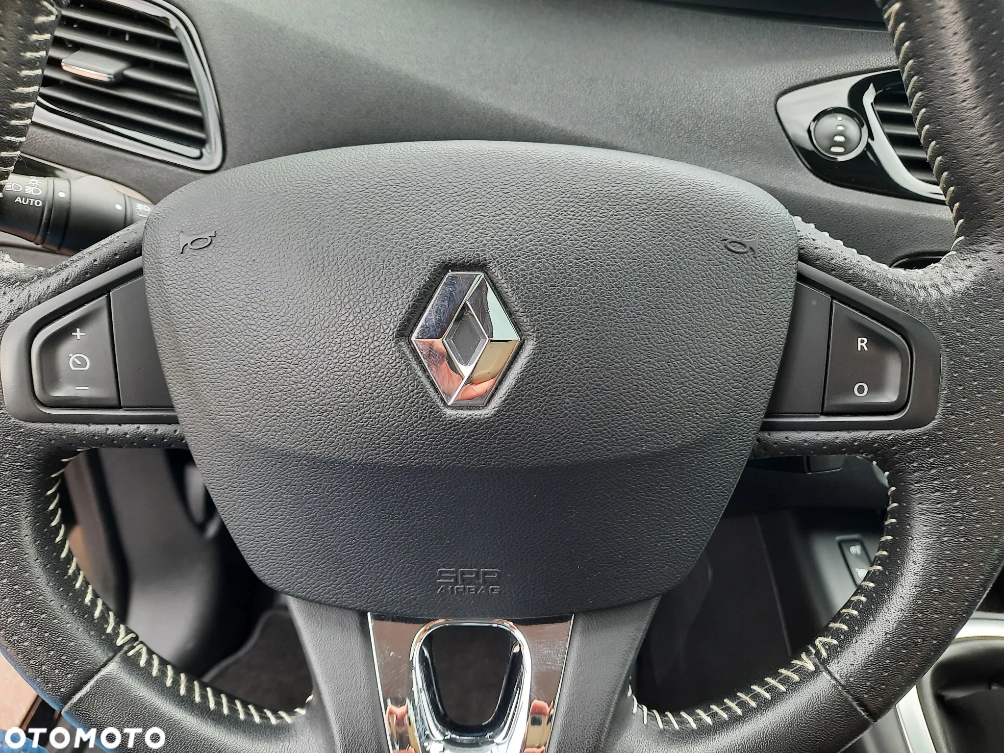 Renault Scenic ENERGY TCe 130 S&S Bose Edition - 17