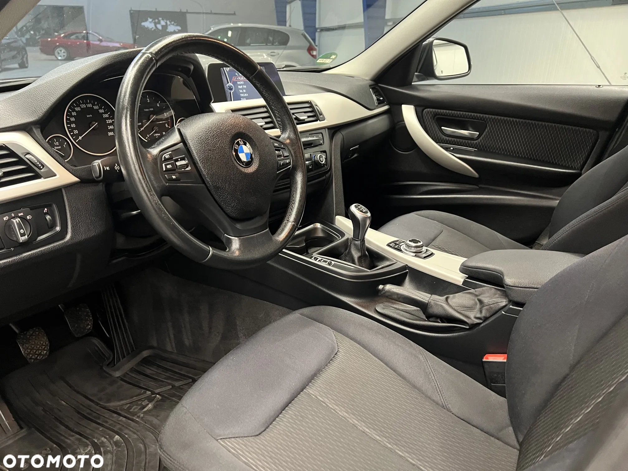 BMW Seria 3 318d DPF Touring - 23