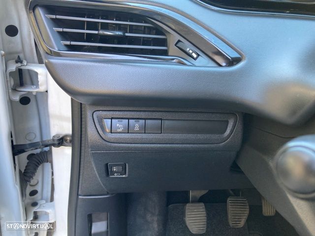 Peugeot 208 1.6 BlueHDi Style - 17