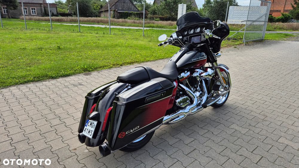 Harley-Davidson CVO Street Glide - 8