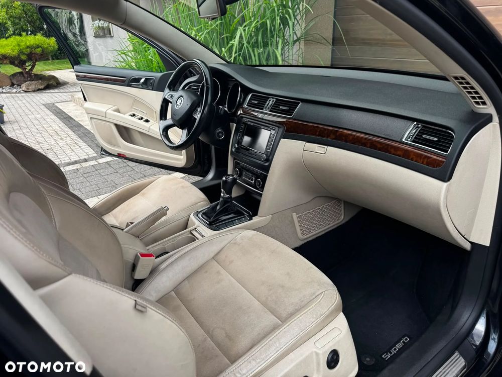 Skoda Superb 2.0 TDI 4x4 Elegance DSG - 23