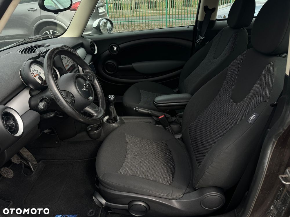 MINI ONE Brick Lane - 9