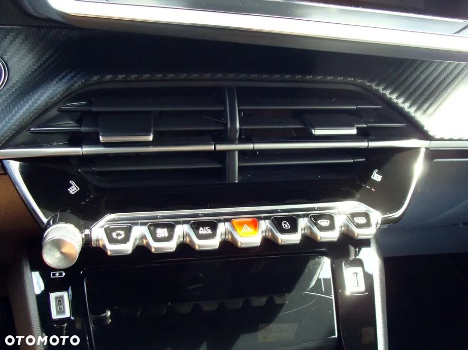 Peugeot 2008 PureTech 130 EAT8 GT - 23