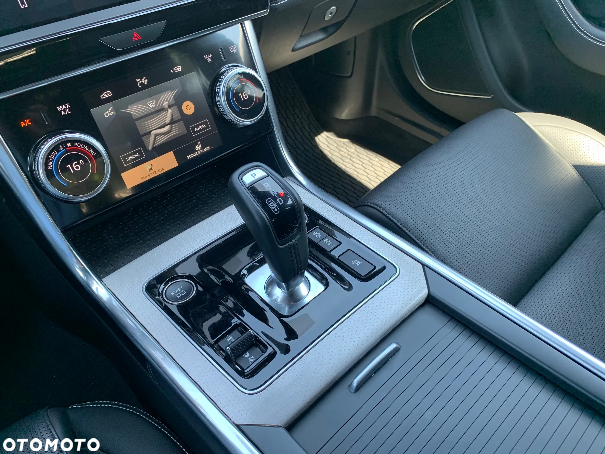 Jaguar XE 2.0 D200 mHEV AWD R-Dynamic SE - 16
