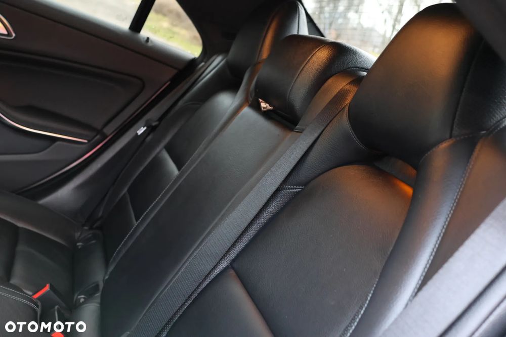 Mercedes-Benz CLA 180 d AMG Line - 29