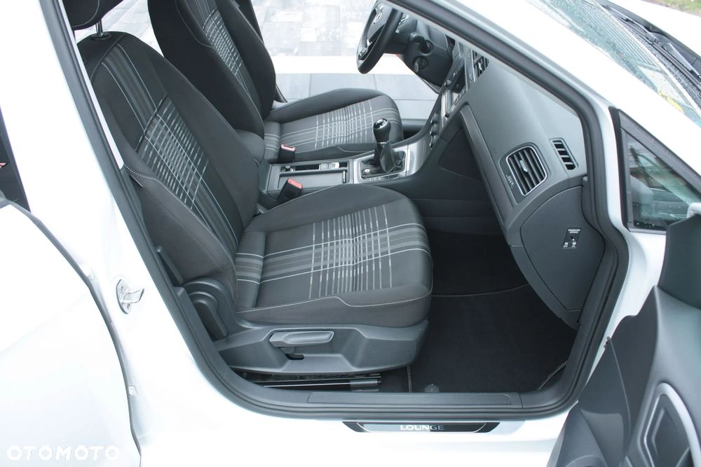 Volkswagen Golf - 25