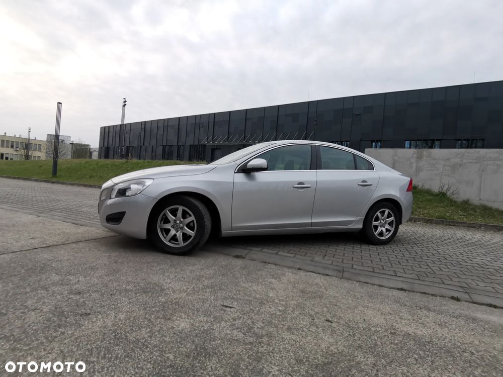 Volvo S60 T3 Momentum - 11