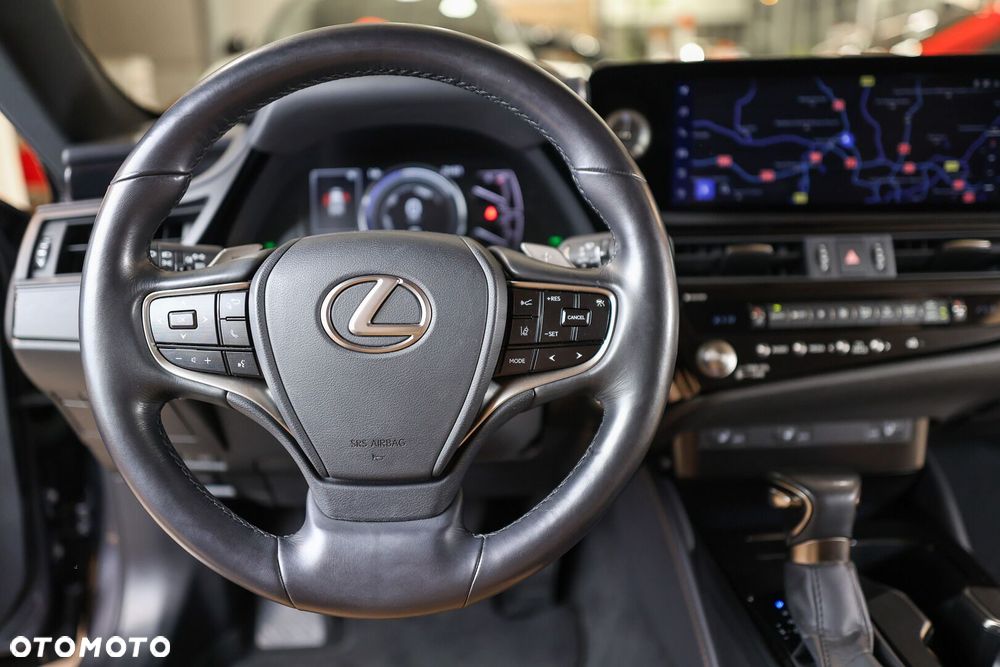 Lexus ES 300h Business Edition - 24
