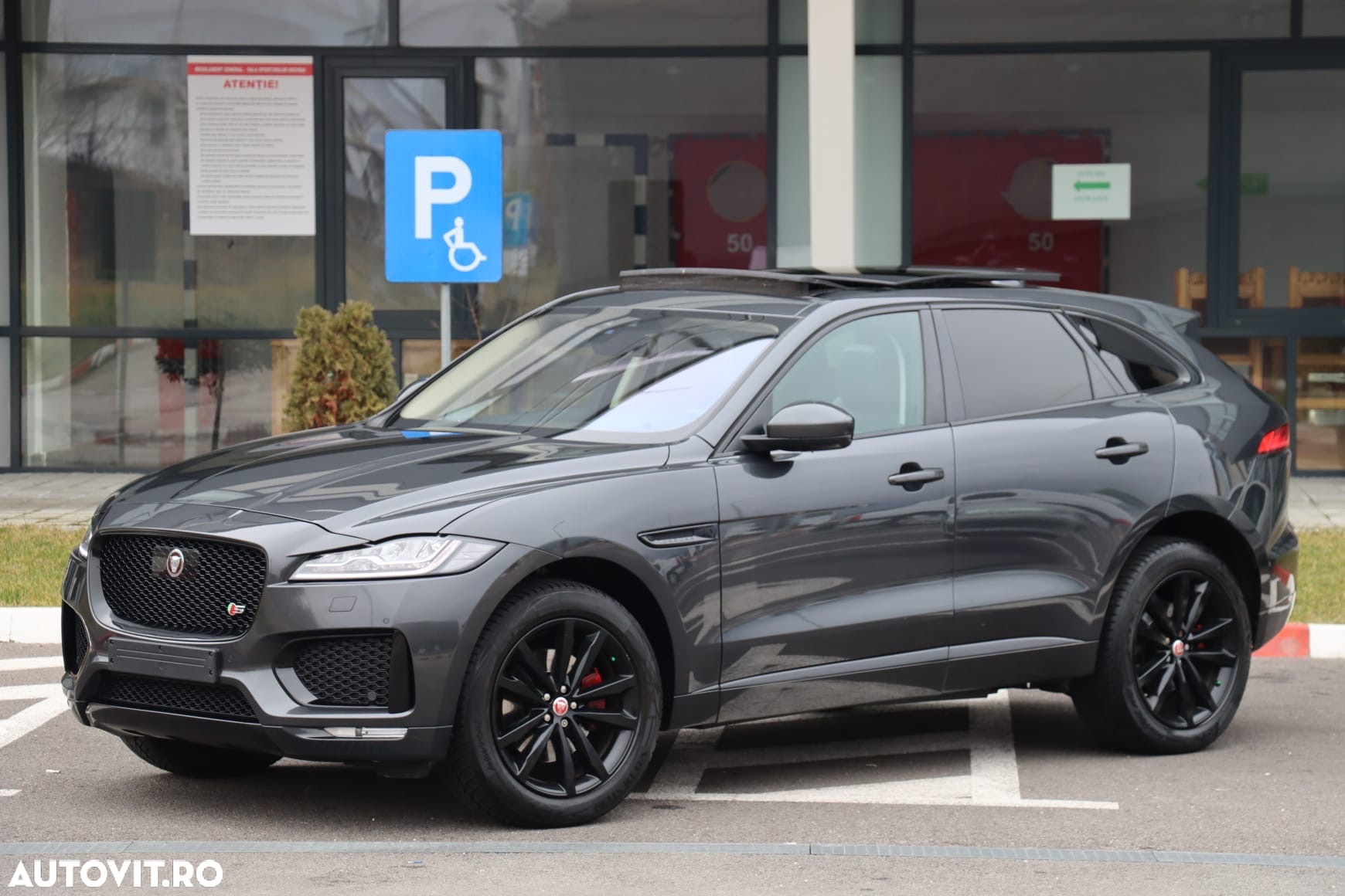 Jaguar F-Pace D300 AWD R-Dynamic S - 19