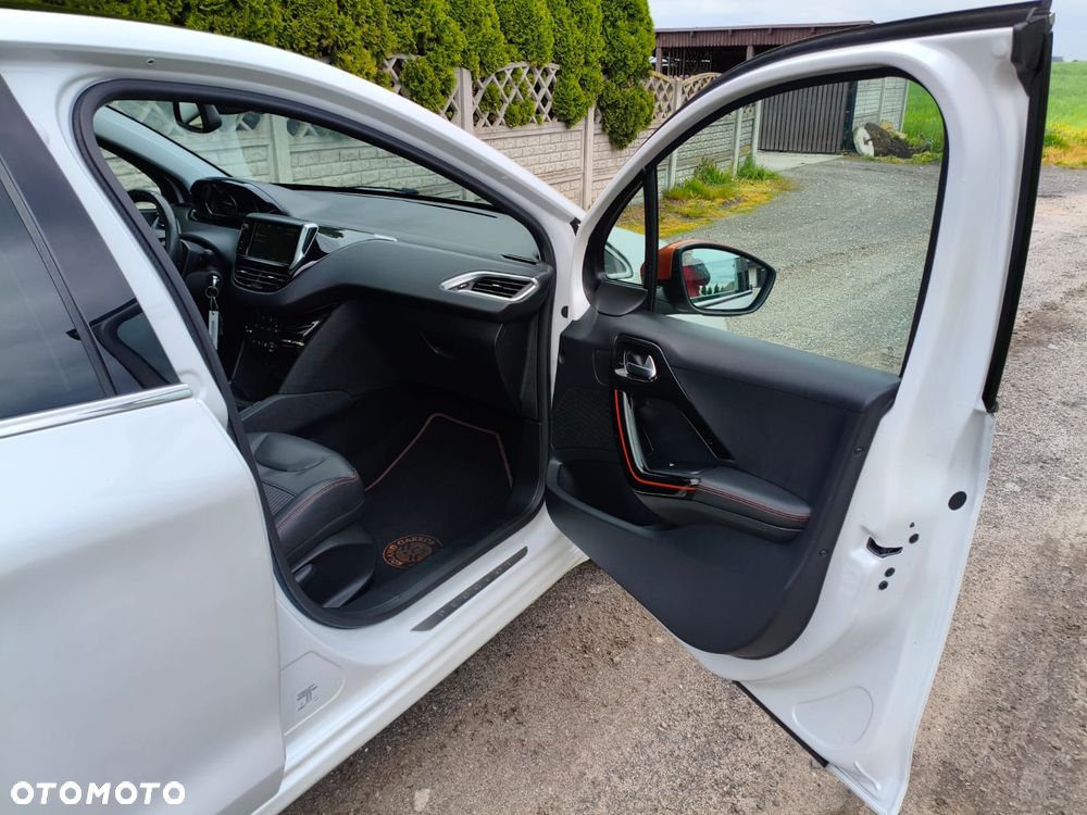 Peugeot 208 - 15