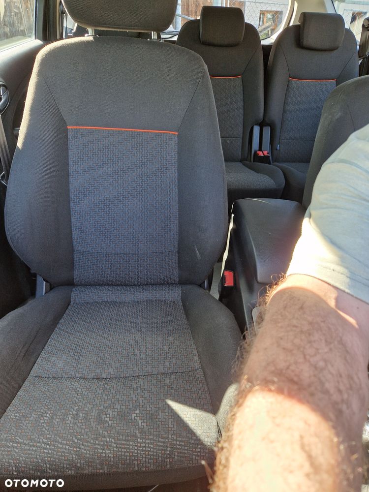 Ford S-Max - 7