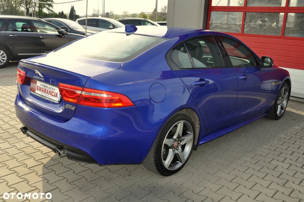 Jaguar XE 2.0 D AWD R-Sport - 16