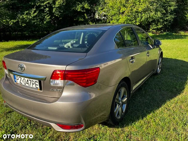 Toyota Avensis 2.0 Premium - 5
