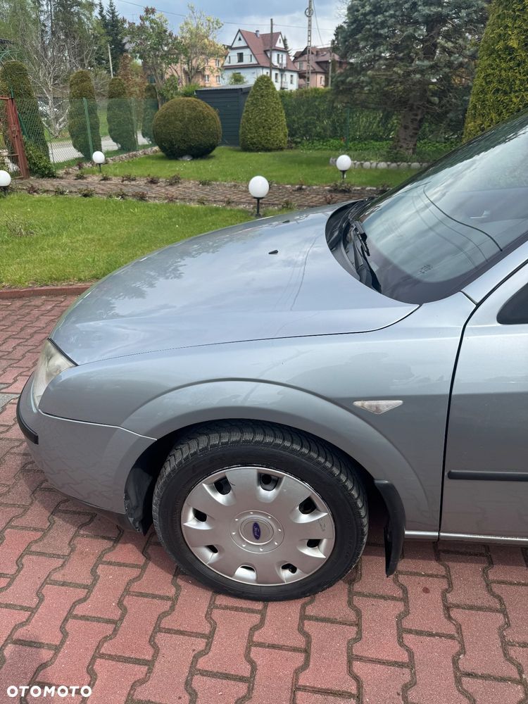 Ford Mondeo 1.8 Ambiente - 2