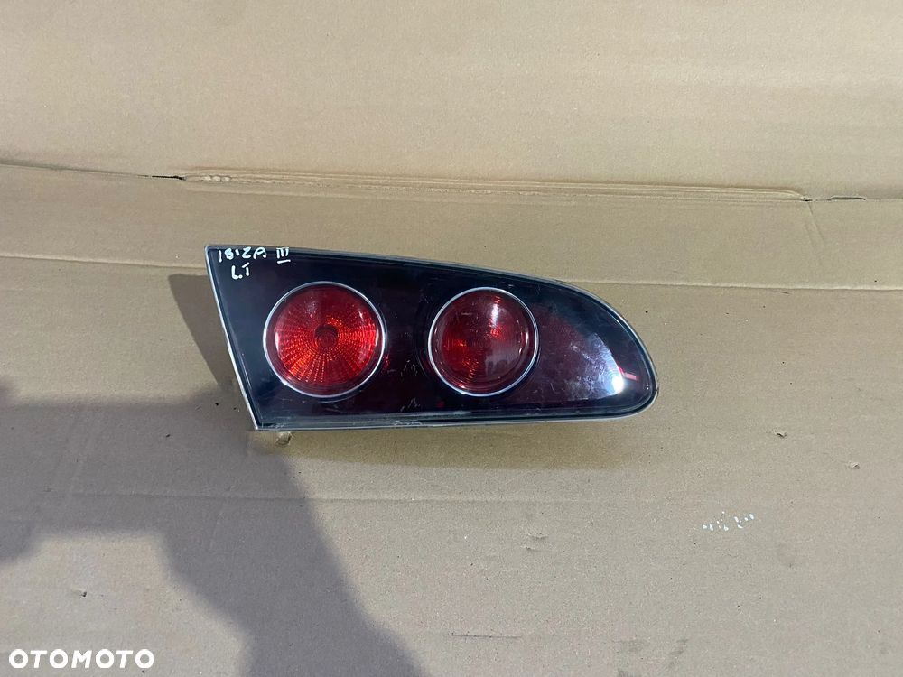 SEAT IBIZA III HB LAMPA TYŁ TYLNA LEWA W KLAPĘ LIFT FL - 1