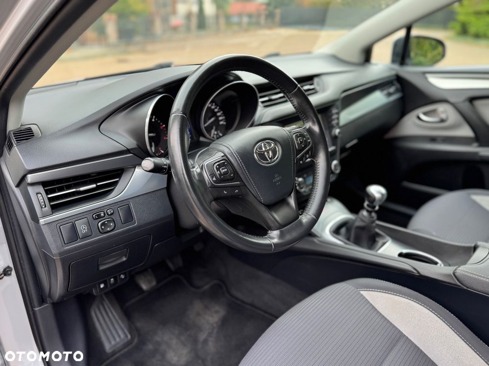 Toyota Avensis - 18