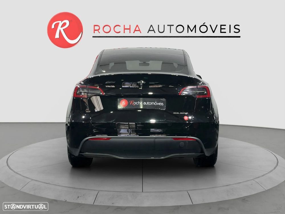 Tesla Model Y - 4