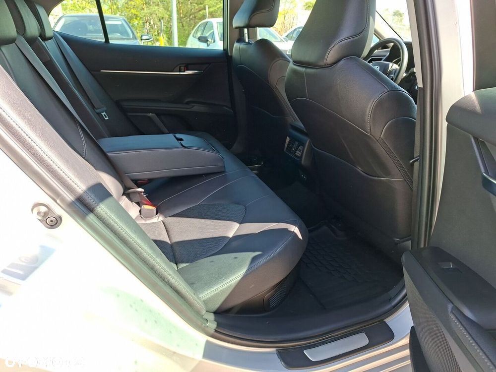Toyota Camry - 11
