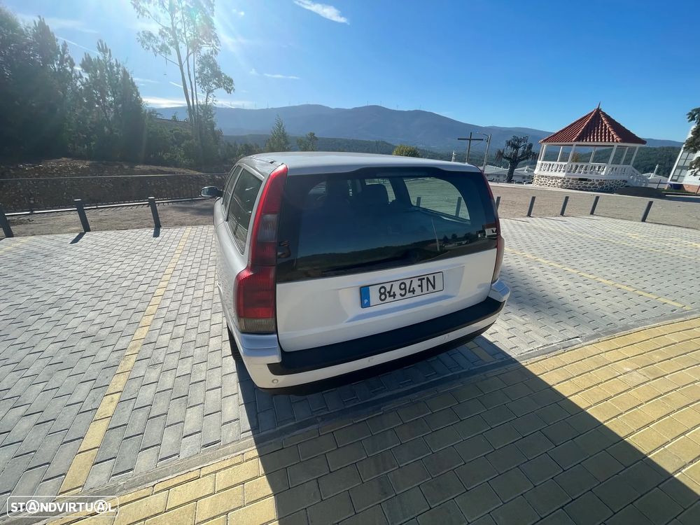 Volvo V70 2.4 D5 - 4