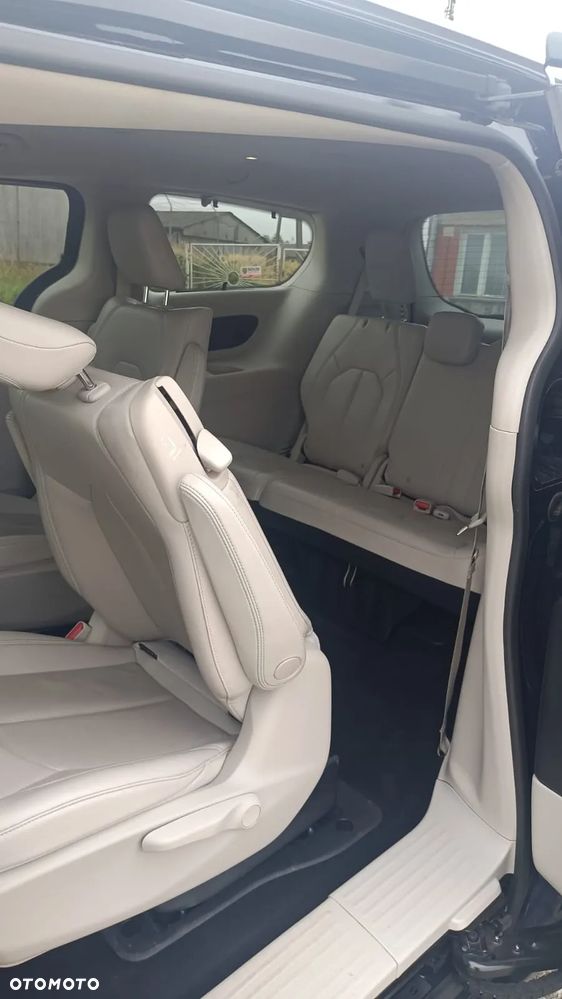 Chrysler Pacifica - 7