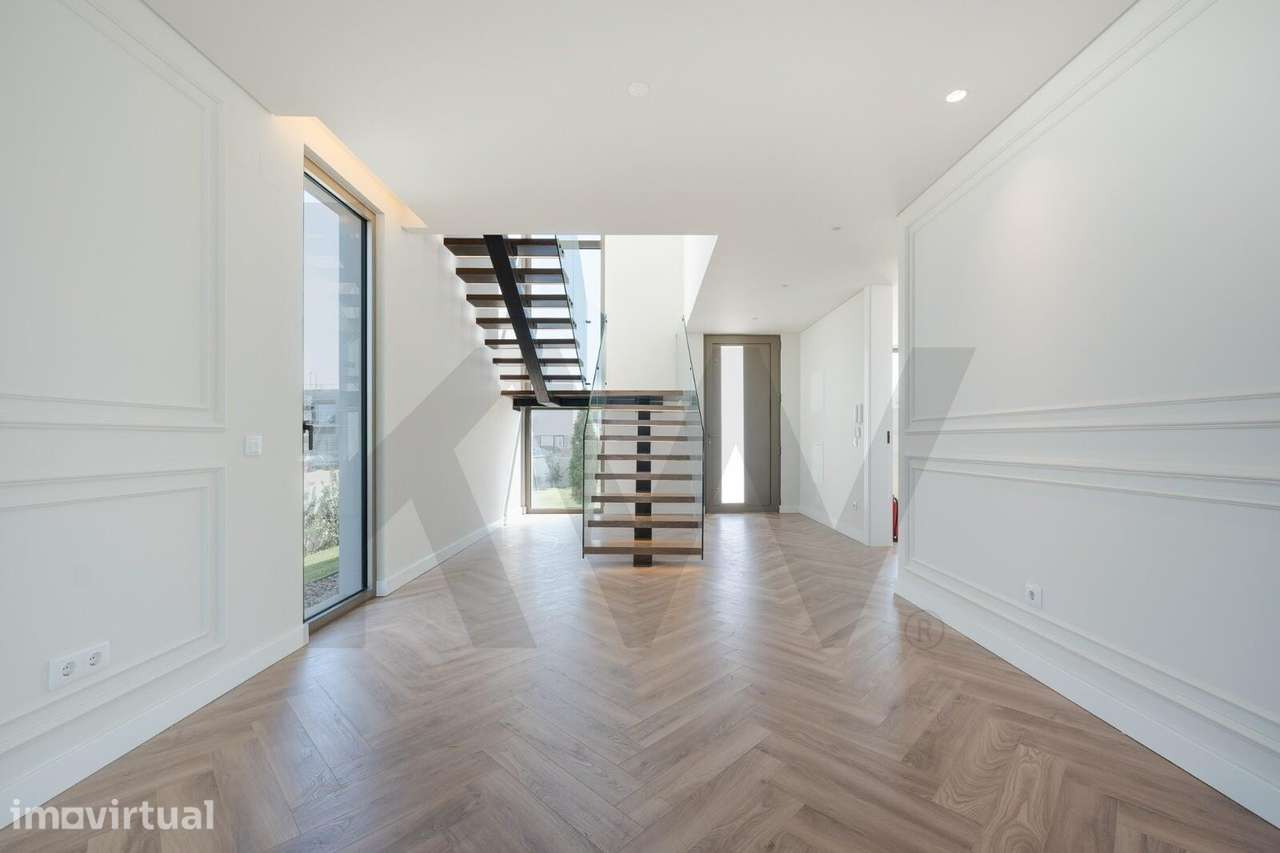 Moradia T3 Contemporânea com Piscina e Jardim | Fontanelas – Sintra - Grande imagem: 4/48