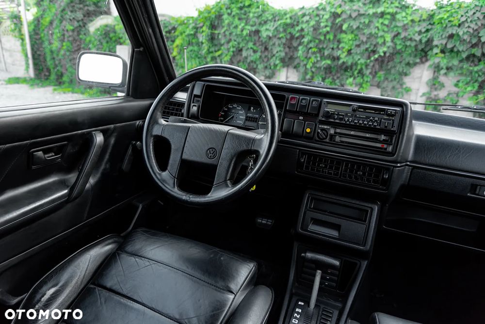 Volkswagen Golf - 25