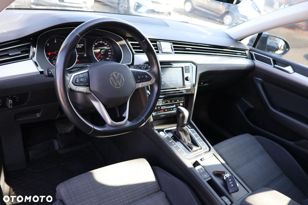 Volkswagen Passat Variant 2.0 TDI EVO Elegance DSG - 10
